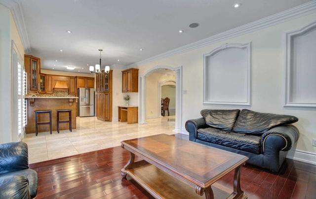 25 Lockheed Blvd, House detached with 4 bedrooms, 5 bathrooms and 6 parking in Toronto ON | Image 40