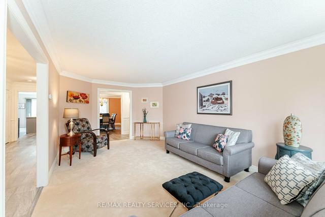12 Mohan Crt, House detached with 3 bedrooms, 3 bathrooms and 9 parking in Brampton ON | Image 40