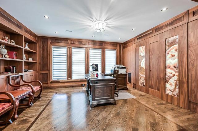39 Ambrose Rd, House detached with 4 bedrooms, 7 bathrooms and 9 parking in Toronto ON | Image 2