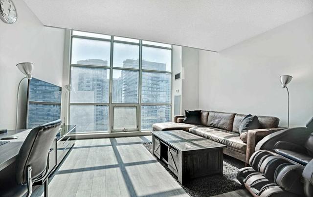 lph18 - 36 Blue Jays Way, Condo with 2 bedrooms, 2 bathrooms and 0 parking in Toronto ON | Image 2