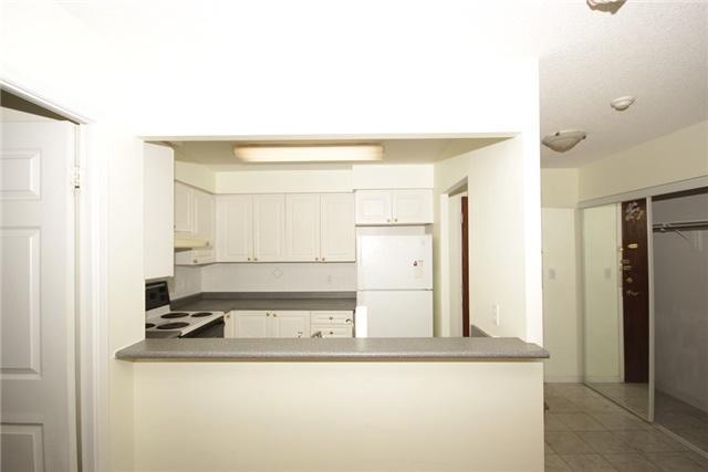 1002 - 39 Pemberton Ave, Condo with 2 bedrooms, 2 bathrooms and 1 parking in Toronto ON | Image 3