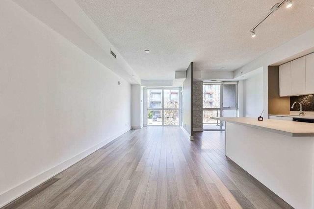 301c - 5260 Dundas St, Condo with 2 bedrooms, 2 bathrooms and 1 parking in Burlington ON | Image 3