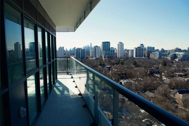 1404 - 11 Lillian St, Condo with 2 bedrooms, 2 bathrooms and 1 parking in Toronto ON | Image 6