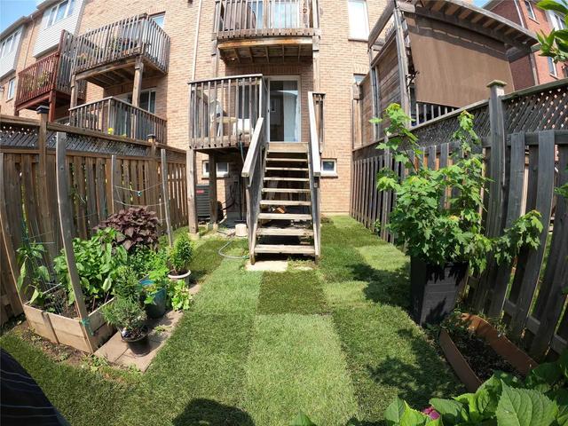 7070 Fairmeadow Cres, House attached with 3 bedrooms, 2 bathrooms and 2 parking in Mississauga ON | Image 20