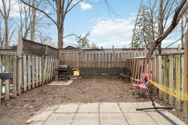 621 Francis Rd, Townhouse with 2 bedrooms, 1 bathrooms and 3 parking in Burlington ON | Image 33