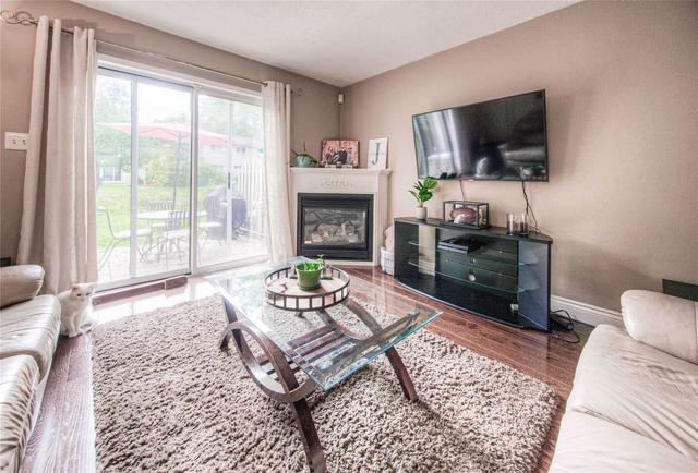 c - 517 Weber St N, Townhouse with 2 bedrooms, 1 bathrooms and 2 parking in Waterloo ON | Image 2