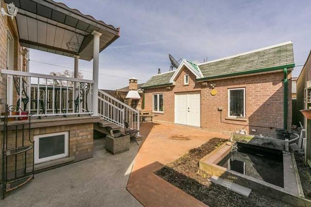 875 St Clarens Ave, House detached with 3 bedrooms, 5 bathrooms and 4 parking in Toronto ON | Image 32