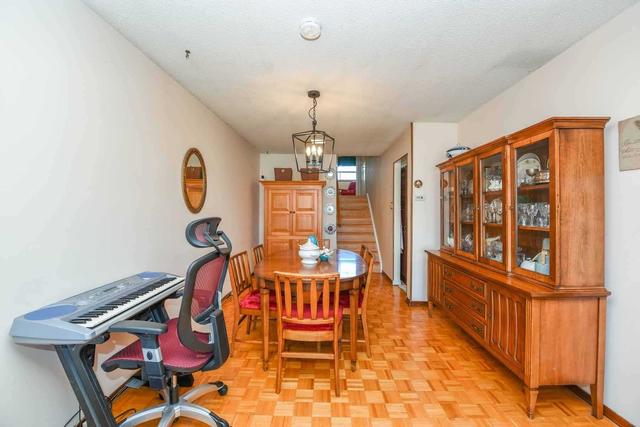 7234 Delmonte Cres, House semidetached with 3 bedrooms, 2 bathrooms and 5 parking in Mississauga ON | Image 3