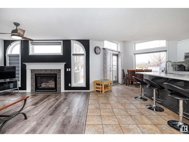 3703 28 St Nw, House detached with 4 bedrooms, 3 bathrooms and null parking in Edmonton AB | Image 4