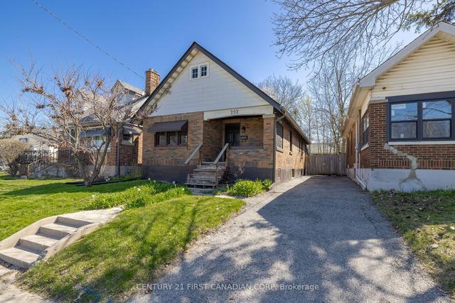 292 Wellington Rd, House detached with 2 bedrooms, 1 bathrooms and 2 parking in London ON | Image 1