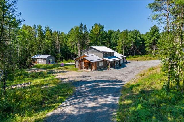 87 Brydges Road, House detached with 4 bedrooms, 3 bathrooms and 6 parking in Greater Madawaska ON | Image 2