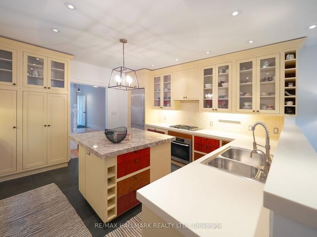 14 Riverdale Ave, House semidetached with 2 bedrooms, 2 bathrooms and 0 parking in Toronto ON | Image 2