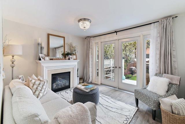 100 Belgravia Ave, House detached with 3 bedrooms, 1 bathrooms and 1 parking in Toronto ON | Image 2