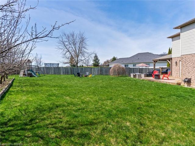 7 Moffat Court, House detached with 3 bedrooms, 3 bathrooms and 6 parking in Brantford ON | Image 35