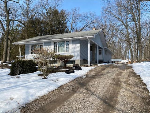 9752 Lakeshore Road, House detached with 3 bedrooms, 2 bathrooms and 8 parking in Lambton Shores ON | Image 1