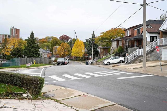 462 Silverthorn Ave, House detached with 6 bedrooms, 3 bathrooms and 3 parking in Toronto ON | Image 2