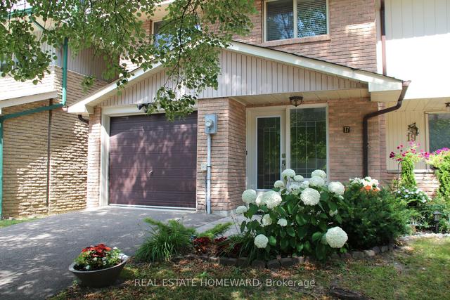 17 Poplar Cres, Townhouse with 3 bedrooms, 2 bathrooms and 3 parking in Aurora ON | Image 29