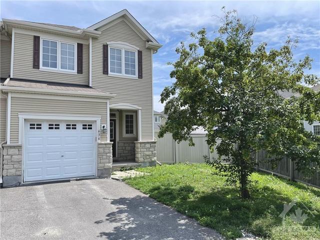 636 Pamplona Private, Townhouse with 3 bedrooms, 3 bathrooms and 2 parking in Ottawa ON | Image 1