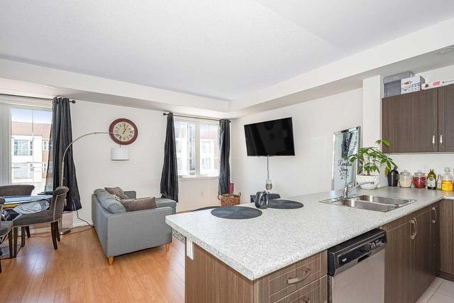 3902 - 2420 Baronwood Dr, Townhouse with 2 bedrooms, 2 bathrooms and 1 parking in Oakville ON | Image 4