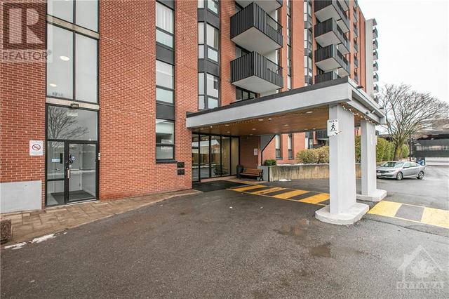 1105 - 2951 Riverside Drive, Condo with 2 bedrooms, 1 bathrooms and 1 parking in Ottawa ON | Image 2