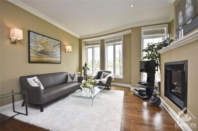 75 Echo Drive, Townhouse with 3 bedrooms, 3 bathrooms and 2 parking in Ottawa ON | Image 3