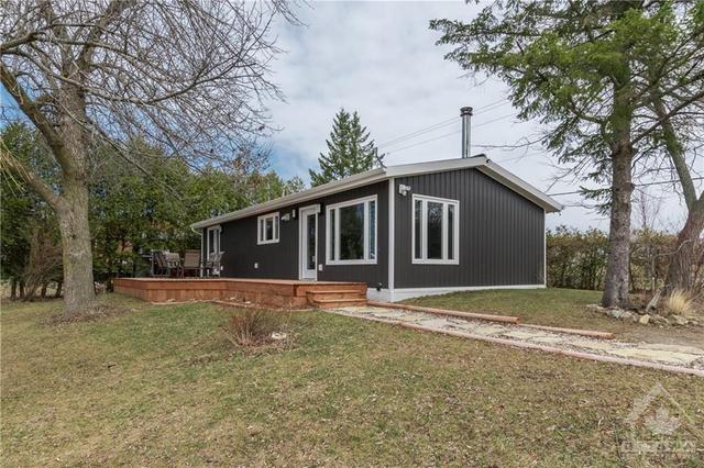 4412 Rideau River Road, House detached with 3 bedrooms, 1 bathrooms and 5 parking in North Grenville ON | Image 1