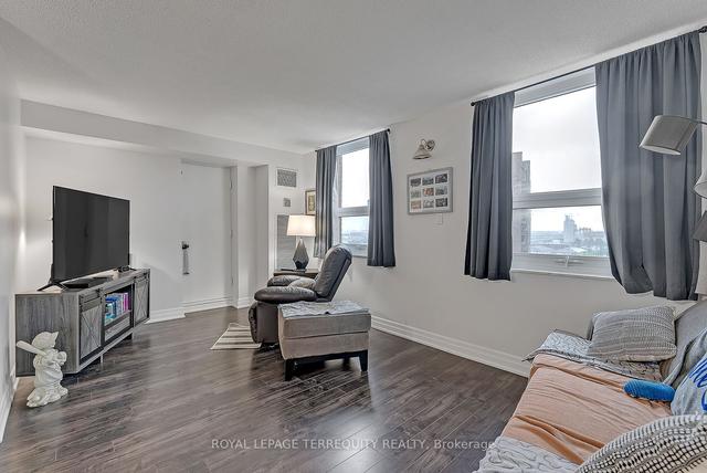 1105 - 4 Lisa St, Condo with 3 bedrooms, 2 bathrooms and 1 parking in Brampton ON | Image 3