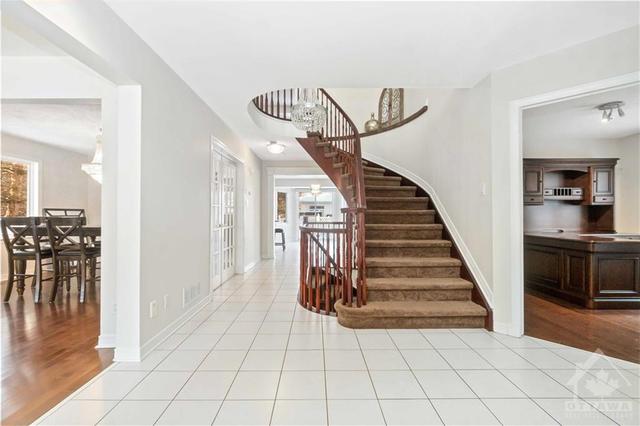 15 Upwood Street, House detached with 4 bedrooms, 4 bathrooms and 6 parking in Ottawa ON | Image 6