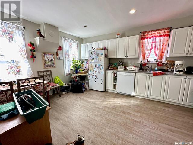 201 27th Street W, House detached with 5 bedrooms, 2 bathrooms and null parking in Saskatoon SK | Image 10