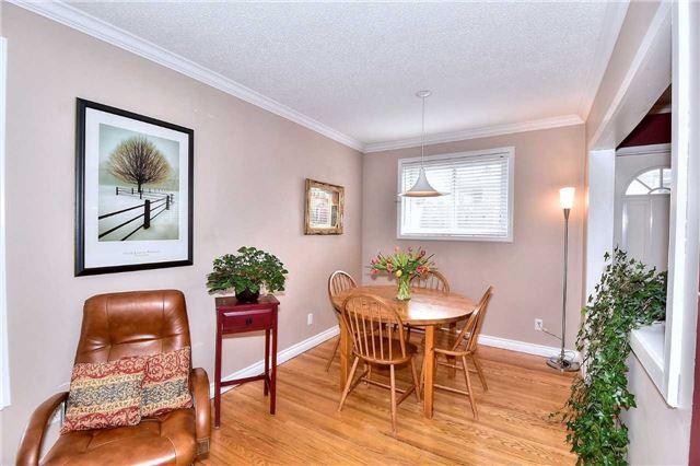 16 Knowles Cres, House detached with 3 bedrooms, 2 bathrooms and 4 parking in Aurora ON | Image 5