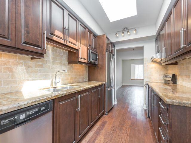 Upper - 388 Parliament St, House detached with 2 bedrooms, 2 bathrooms and 1 parking in Toronto ON | Image 9