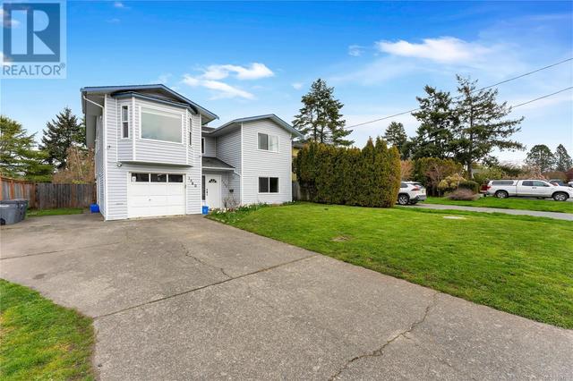 1560 Prairie St, House detached with 7 bedrooms, 3 bathrooms and 3 parking in Saanich BC | Image 1