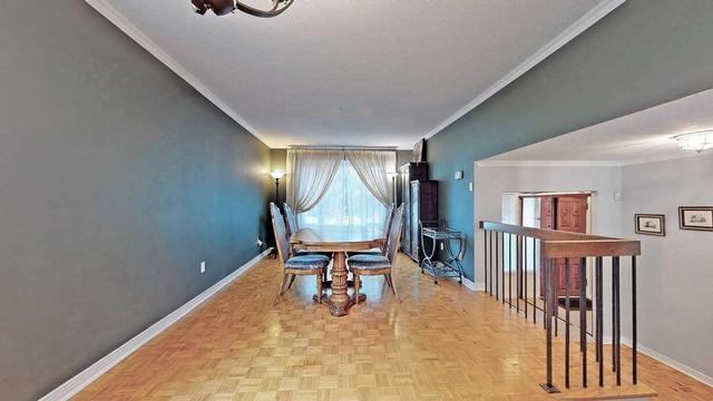 81 Weldrick Rd W, House detached with 3 bedrooms, 2 bathrooms and 5 parking in Richmond Hill ON | Image 5