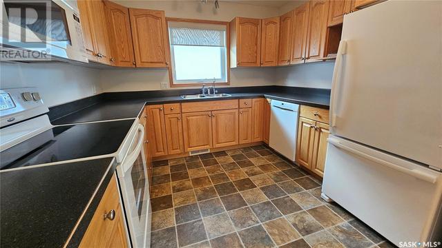 355 - 165 Robert Street W, House semidetached with 3 bedrooms, 3 bathrooms and null parking in Swift Current SK | Image 3