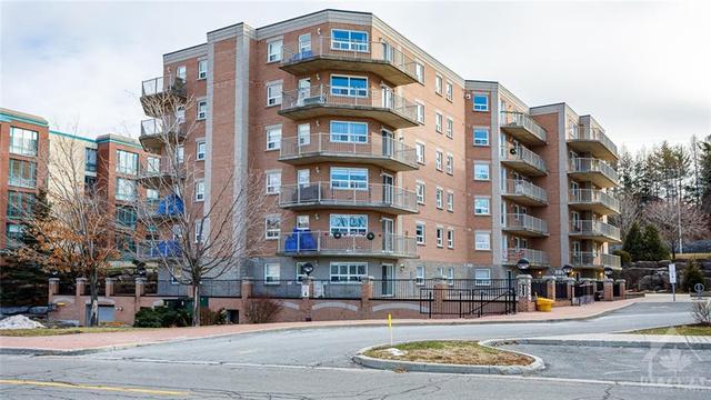 401 - 320 Centrum Boulevard, Condo with 2 bedrooms, 2 bathrooms and 1 parking in Ottawa ON | Image 1