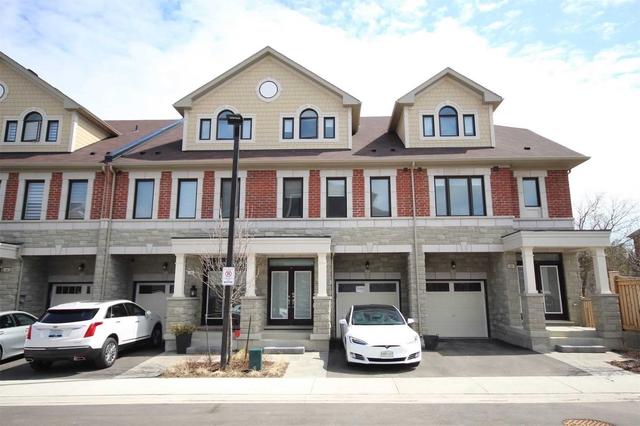 61 Hiawatha Crt, House attached with 3 bedrooms, 4 bathrooms and 2 parking in Vaughan ON | Card Image