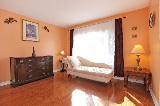 356 Karen Park Cres, House detached with 3 bedrooms, 2 bathrooms and 4 parking in Mississauga ON | Image 4