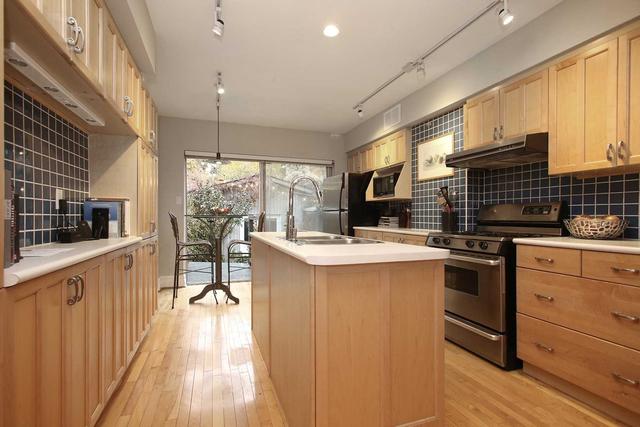 406 Wellesley St E, House semidetached with 3 bedrooms, 4 bathrooms and 1 parking in Toronto ON | Image 3