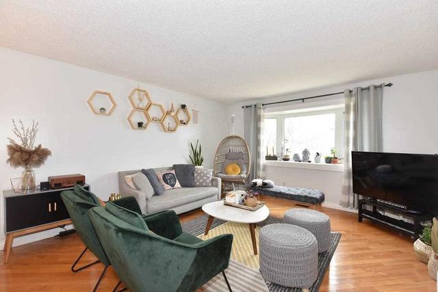 102 Comrie Terr, House detached with 2 bedrooms, 2 bathrooms and 2 parking in Toronto ON | Image 31