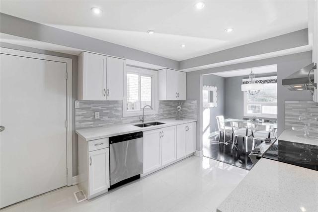 72 Morton Way, House detached with 5 bedrooms, 4 bathrooms and 6 parking in Brampton ON | Image 3
