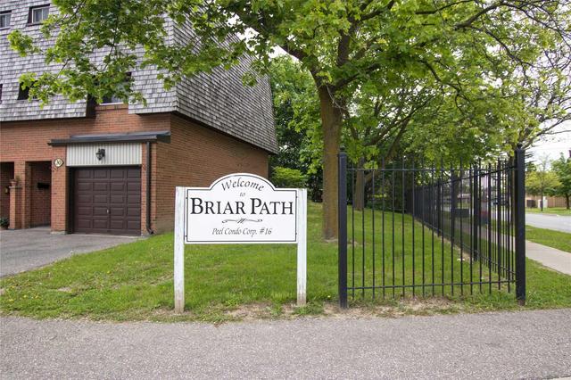 1 Briar Path, Townhouse with 4 bedrooms, 2 bathrooms and 2 parking in Brampton ON | Image 2