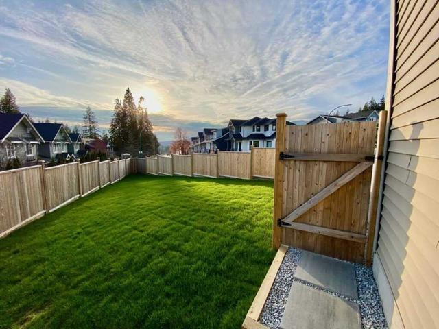3484 Highland Dr, House detached with 4 bedrooms, 5 bathrooms and 4 parking in Coquitlam BC | Image 2
