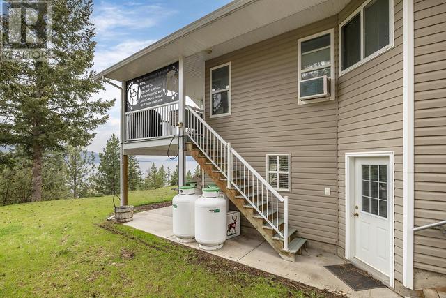 10291 Columbia Way, House detached with 3 bedrooms, 3 bathrooms and 7 parking in Central Okanagan West BC | Image 4