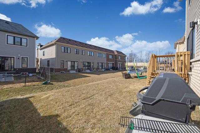 87 Caspian Sq, House attached with 4 bedrooms, 3 bathrooms and 3 parking in Clarington ON | Image 24