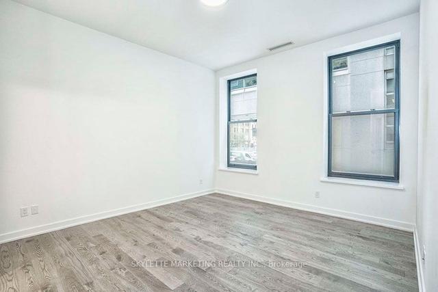 203 - 22 Lombard St, Condo with 2 bedrooms, 2 bathrooms and 1 parking in Toronto ON | Image 5