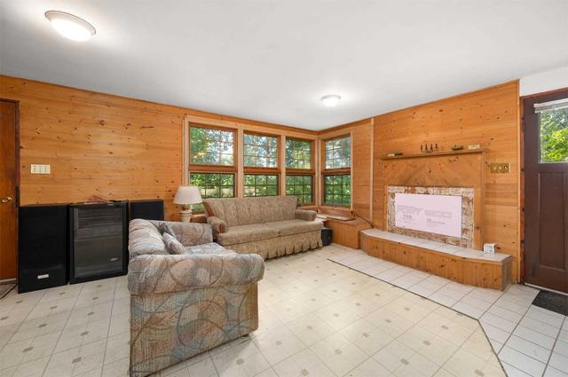 80 Maple Grove Rd, House detached with 2 bedrooms, 1 bathrooms and 2 parking in Kawartha Lakes ON | Image 4