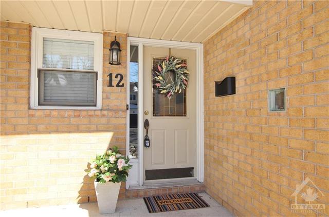 12 Willwood Crescent, Townhouse with 3 bedrooms, 3 bathrooms and 2 parking in Ottawa ON | Image 2