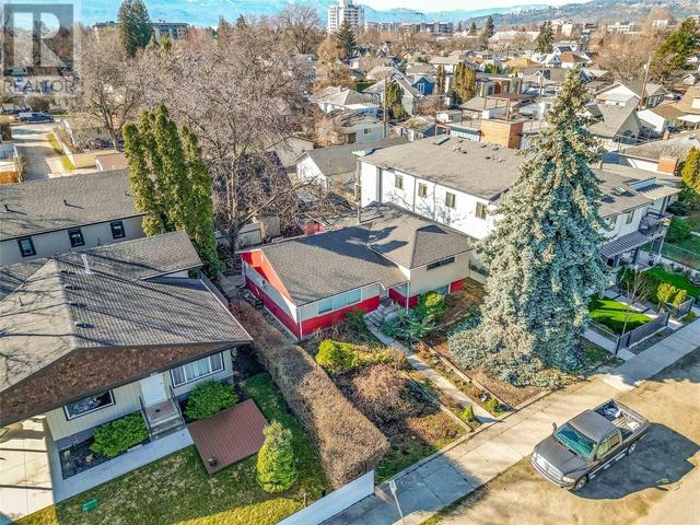 861 Martin Avenue, House detached with 5 bedrooms, 3 bathrooms and 4 parking in Kelowna BC | Image 10