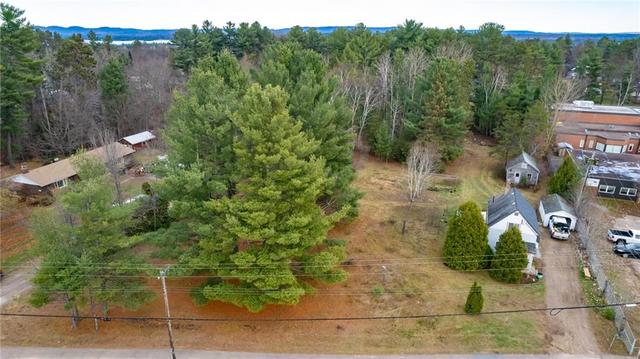 2325 Petawawa Boulevard, House detached with 2 bedrooms, 1 bathrooms and 10 parking in Petawawa ON | Image 2