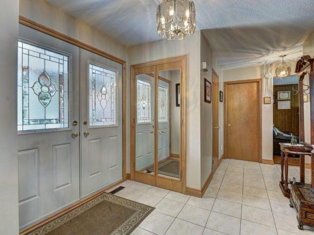 261 Mary St, House detached with 4 bedrooms, 3 bathrooms and 8 parking in Oakville ON | Image 2